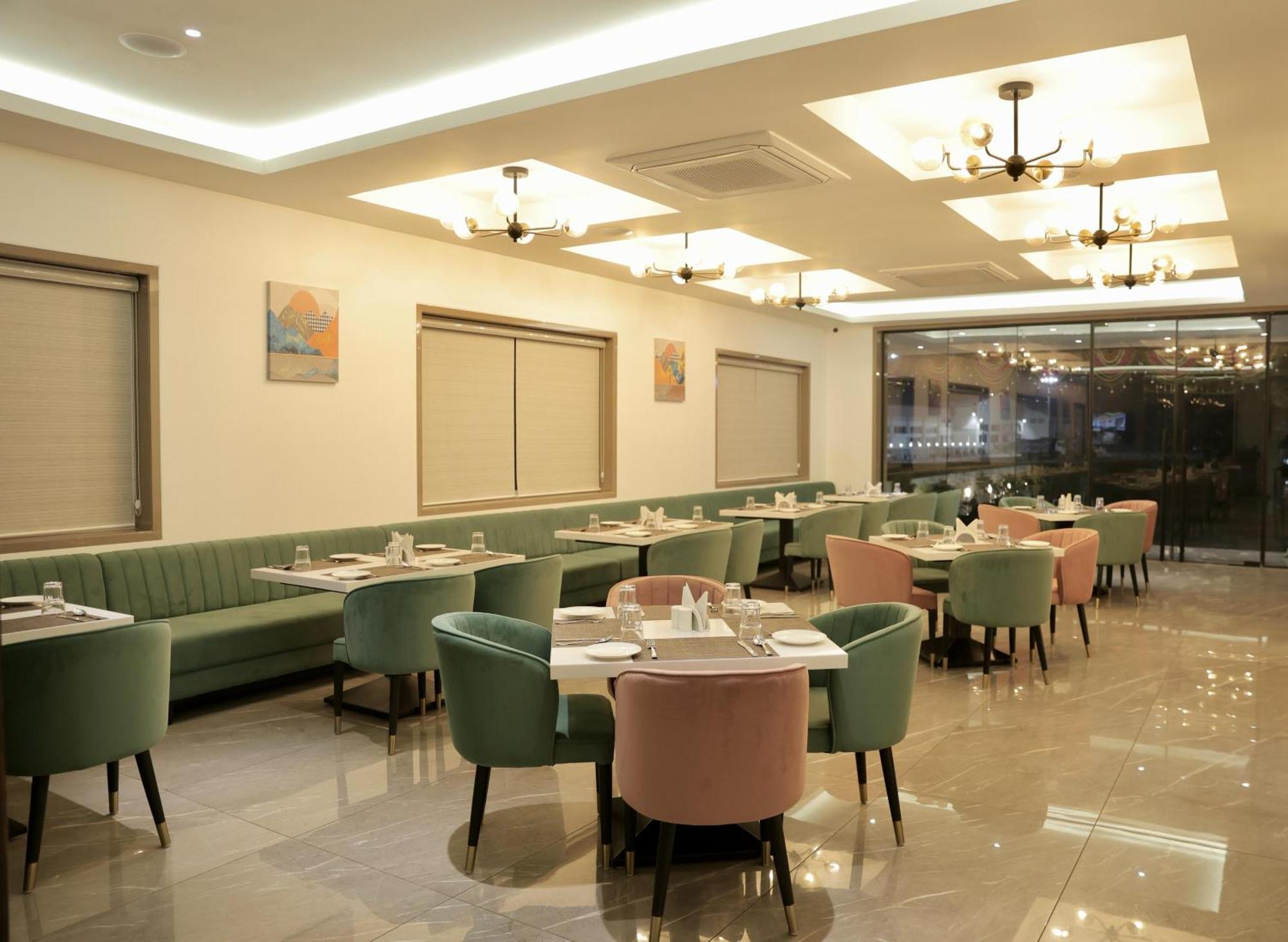 Parbhani Hotel Carnival מראה חיצוני תמונה