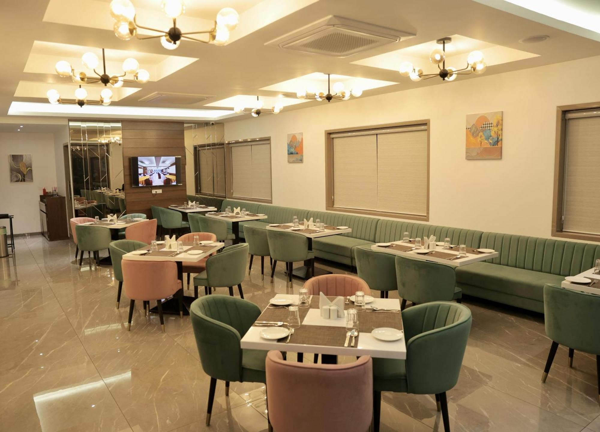 Parbhani Hotel Carnival מראה חיצוני תמונה