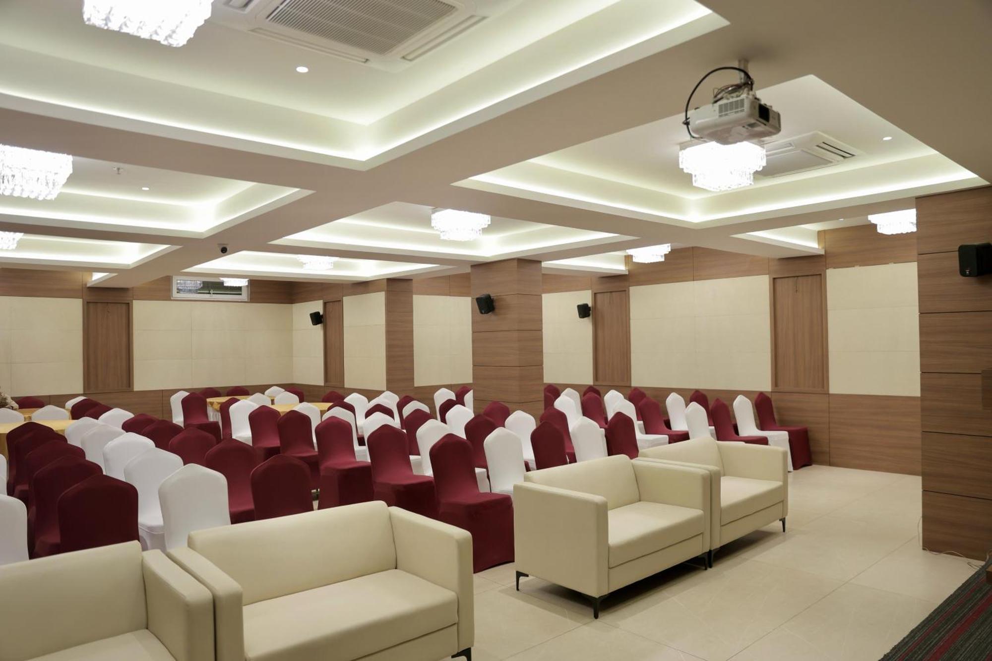 Parbhani Hotel Carnival מראה חיצוני תמונה